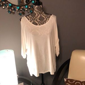 Very cute bare shoulder top
